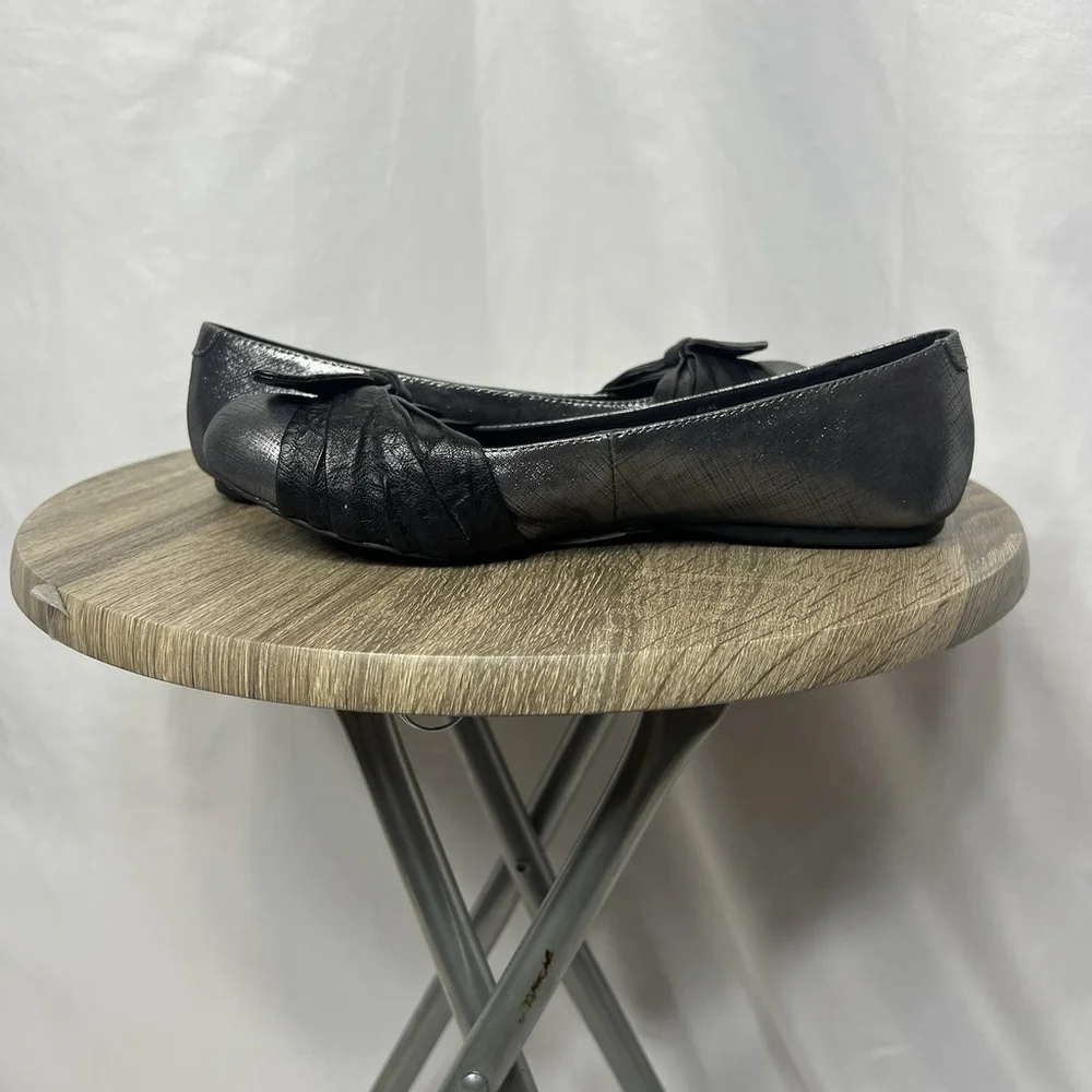 Born Ballet Flats Women’s Silver Black Leather Casual Bow Slip On Shoes Sz 8.5 - Picture 5 of 10